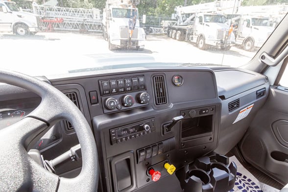 New Versalift VN-555-MHI on New International HV507