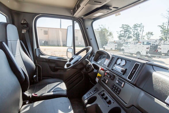 New Versalift VN-555-MHI on New Freightliner M2 106