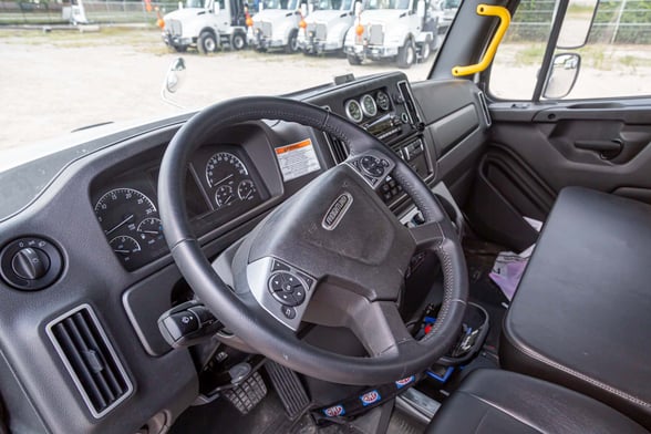 New IMT 32/222 K4 on New Freightliner 114SD+