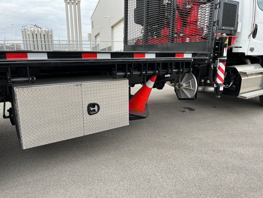 New Fassi F425SE.04 on New Freightliner 114SD Plus