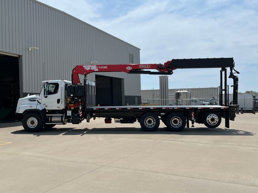 New Fassi F425SE.04 on New Freightliner 114SD+