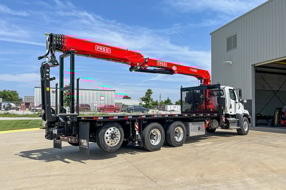 New Fassi F425SE.04 on New Freightliner 114SD Plus