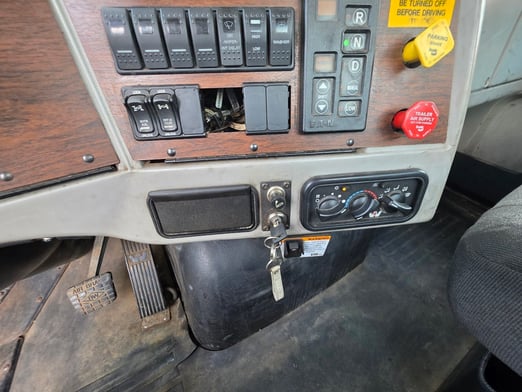 Used 2022 Kenworth T880