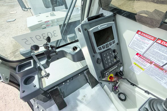 New National NBT60XL on New Peterbilt 567