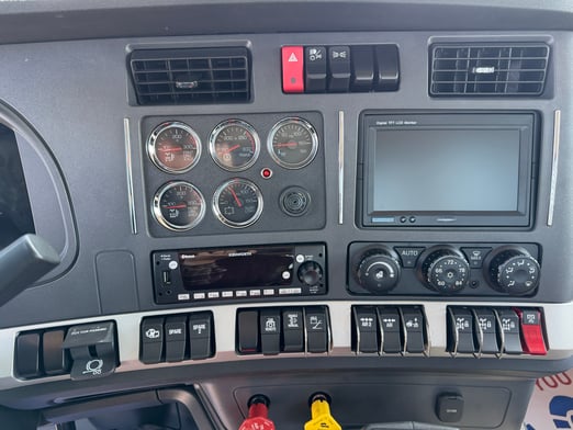 New Cormach 28200 E6 A.S.C. on New Kenworth T880