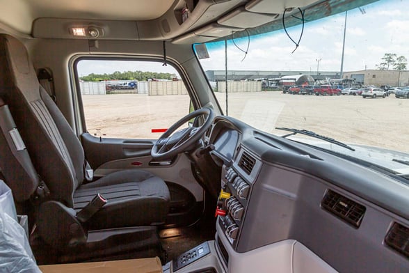 New National NBT60XL on New Peterbilt 567
