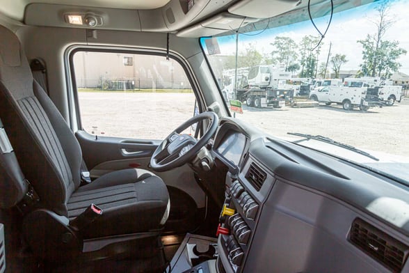 New National NBT55L on New Peterbilt 567