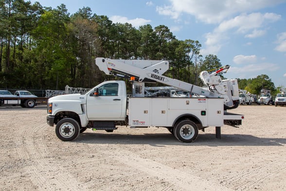 New Versalift VST-40-MHI on New International CV515