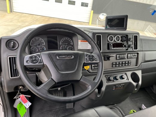 New Fassi F425SE.04 on New Freightliner 114SD+