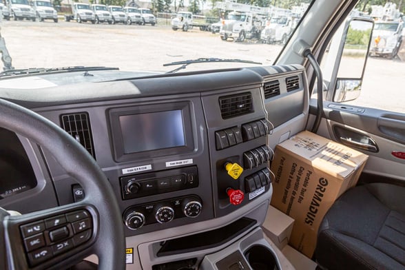 New National NBT55L on New Peterbilt 567