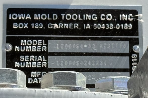 New IMT 12000 Dominator III Service body on New Peterbilt 537
