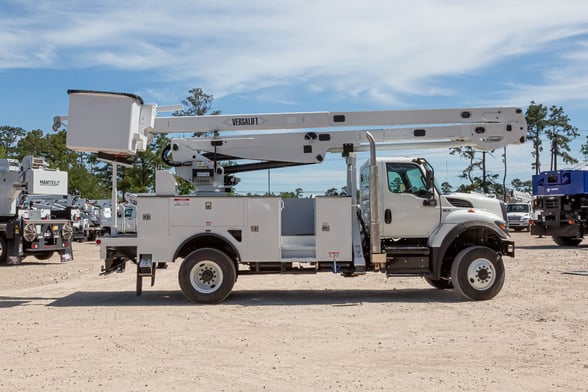 New Versalift VN-555-MHI on New International HV507