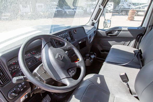 New Versalift VN-555-MHI on New International HV507