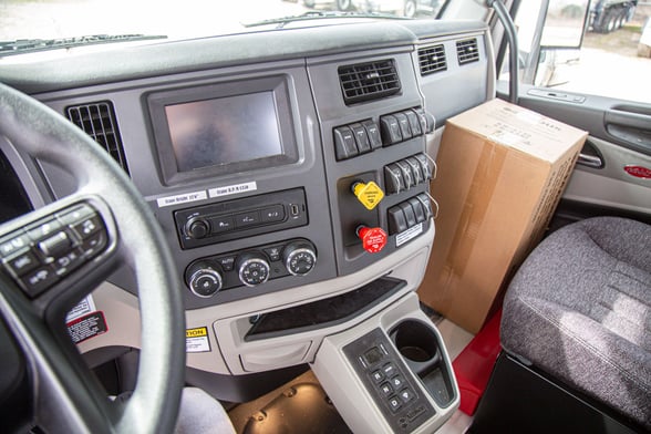 New National NBT60XL on New Peterbilt 567