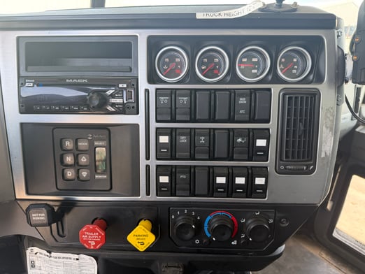 Used 2020 Cormach 34000 E6 A.S.C. Plus on Used 2020 Mack Granite 64FR