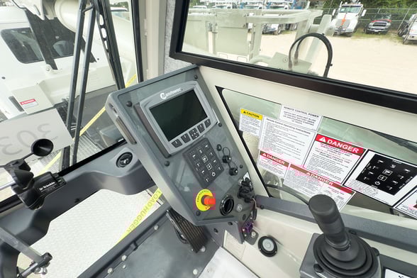New National NBT55L on New Peterbilt 567