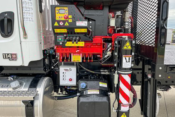 New Fassi F425SE.04 on New Freightliner 114SD Plus