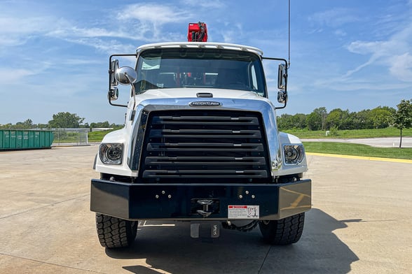 New Fassi F425SE.04 on New Freightliner 114SD Plus