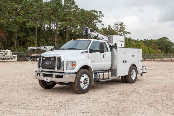 New IMT 10000-25 with Dominator III service body on New Ford F-750