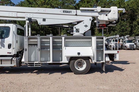 New Versalift VN-555-MHI on New Freightliner M2 106