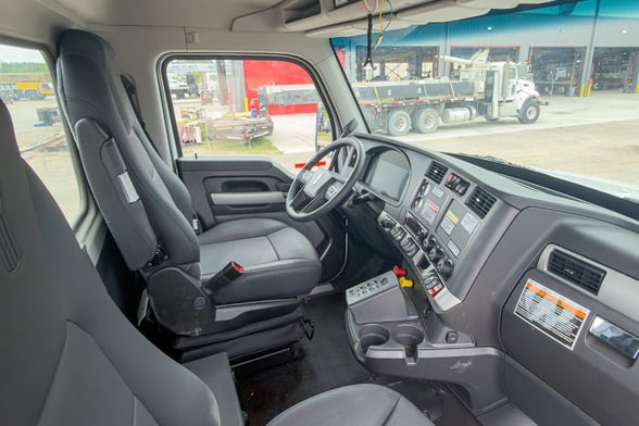New National NBT60XL on New Kenworth T880