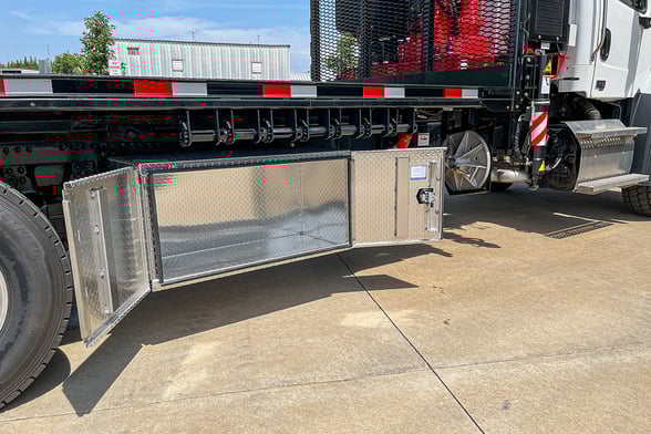 New Fassi F425SE.04 on New Freightliner 114SD Plus