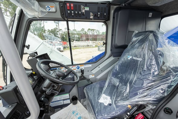 New Tadano GR-1000XLL-4 on New Tadano Carrier Tadano Carrier