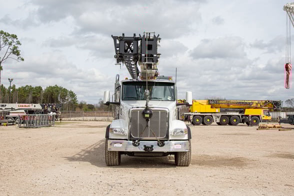 New National NBT60XL on New Peterbilt 567