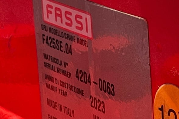 New Fassi F425SE.04 on New Freightliner 114SD Plus