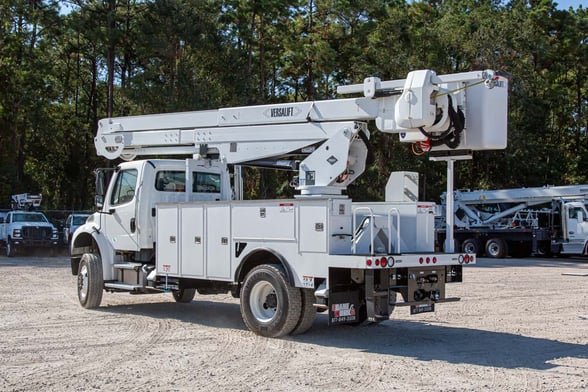 New Versalift VN-555-MHI on New Freightliner M2 106