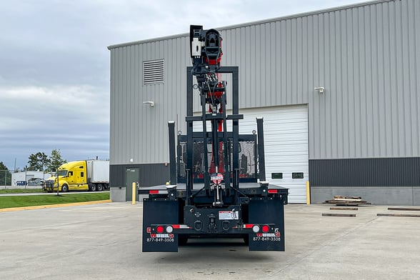 New Fassi F425SE.04 on New Freightliner 114SD Plus