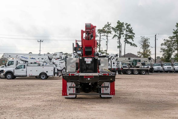New Elliott L65R HiReach on New Freightliner M2 106 Plus