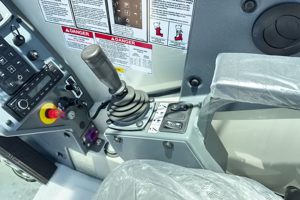 New National NBT60XL on New Peterbilt 567
