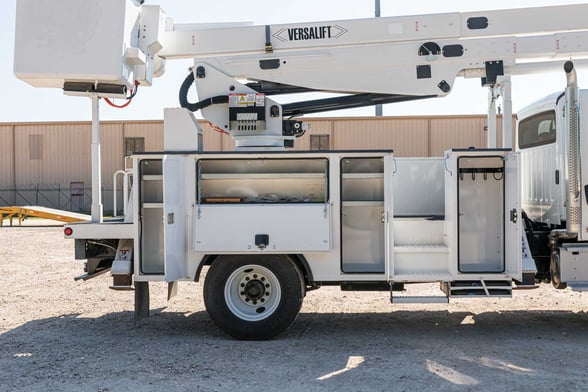 New Versalift VN-555-MHI on New Freightliner M2 106