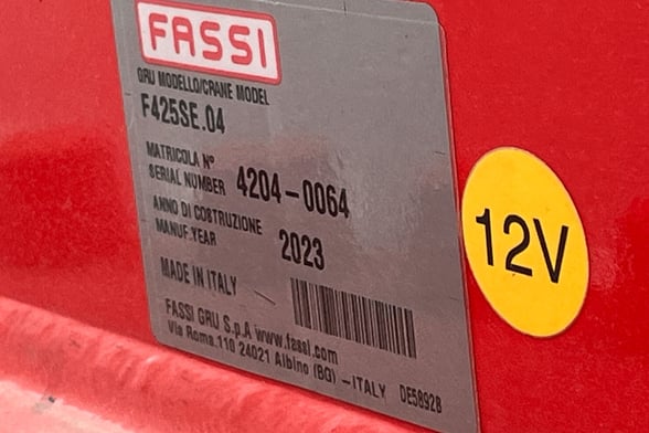 New Fassi F425SE.04 on New Freightliner 114SD Plus