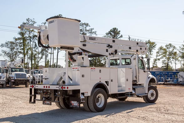 New Versalift VN-555-MHI on New Freightliner M2 106