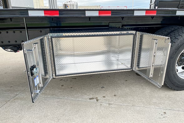 New Fassi F425SE.04 on New Freightliner 114SD Plus