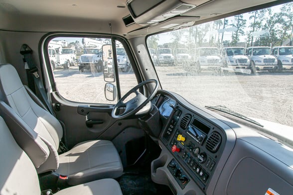 New Versalift VN-555-MHI on New Freightliner M2 106