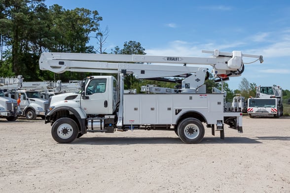New Versalift VN-555-MHI on New International HV507