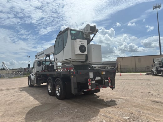 Used 2023 Manitex 30112S on Used 2023 Peterbilt 567