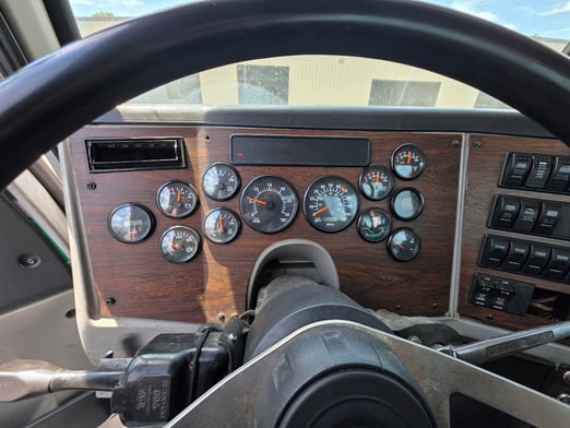 Used 2022 Kenworth T880