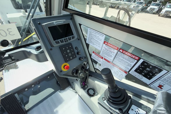 New National NBT55L on New Peterbilt 567