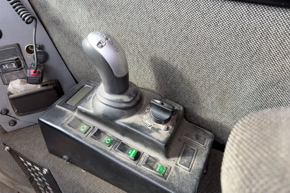 Used 2012 Link-Belt HTC 8660 II on Used 2012 Link-Belt Carrier Carrier