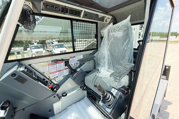 New National NBT55L on New Peterbilt 567