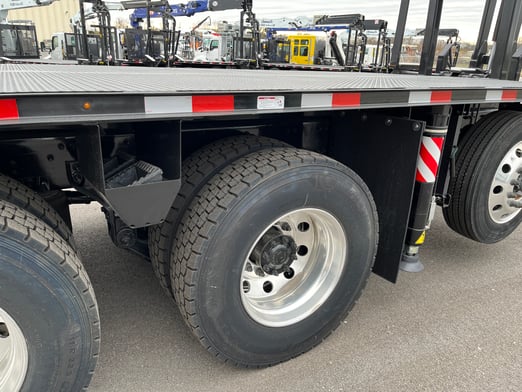 New Fassi F425SE.04 on New Freightliner 114SD Plus
