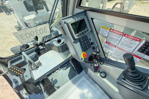 New National NBT55L on New Peterbilt 567