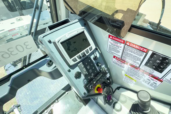 New National NBT60XL on New Peterbilt 567