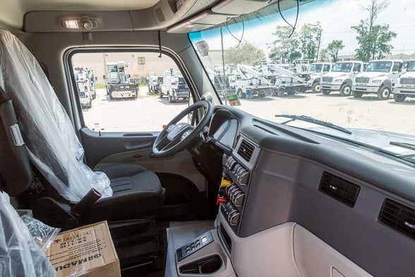 New National NBT55L on New Peterbilt 567