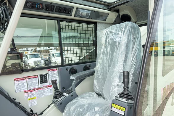 New National NBT60XL on New Peterbilt 567