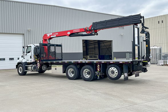 New Fassi F425SE.04 on New Freightliner 114SD Plus